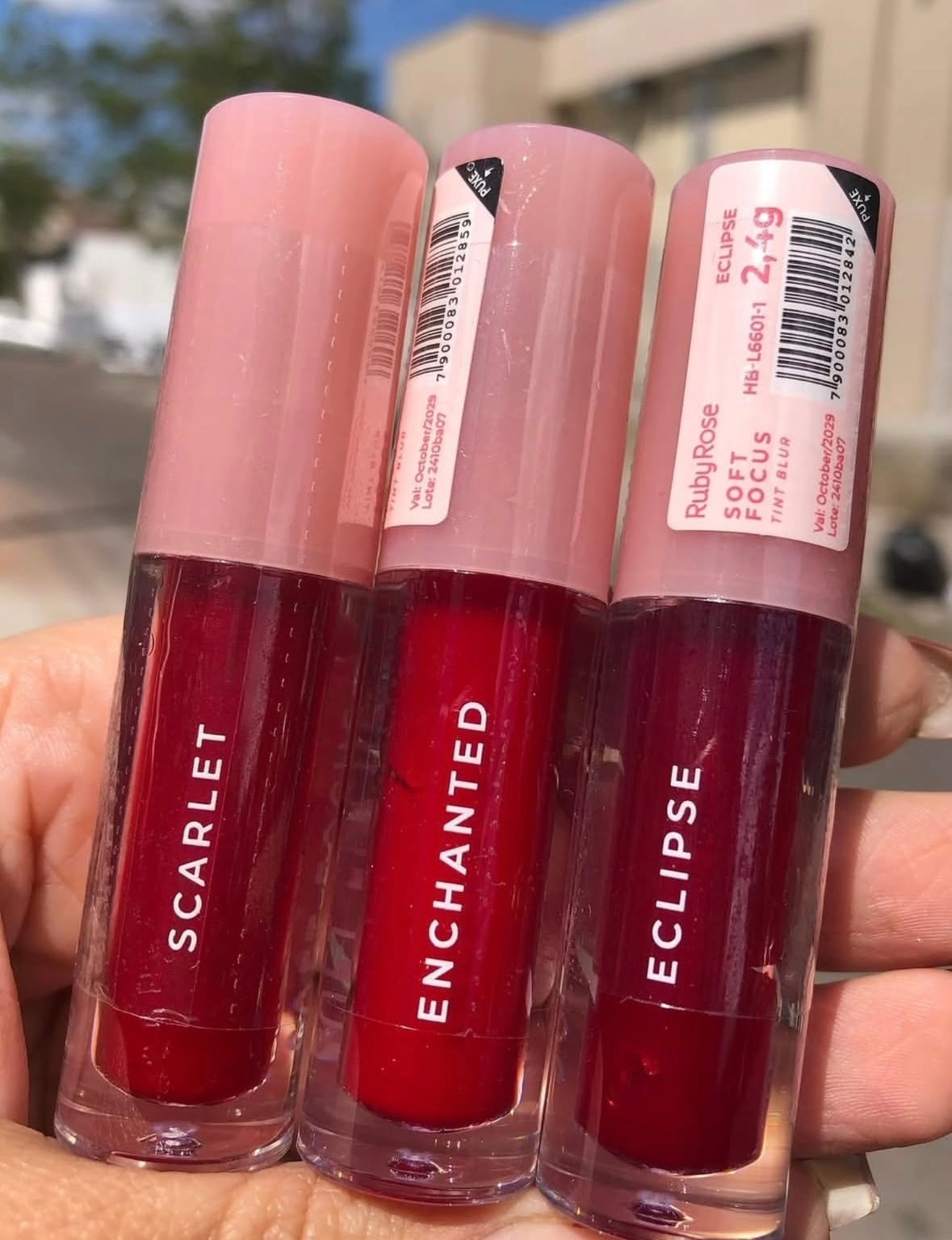 TINT BLUR Soft Focus Ruby Rose