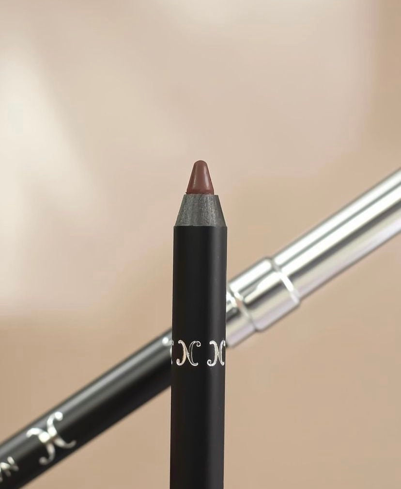 Lápiz delineador marrón Nath Capelo